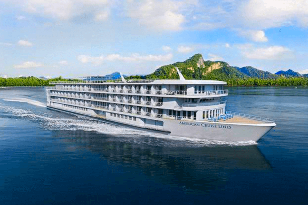 The American Encore riverboat sailing the Columbia River
