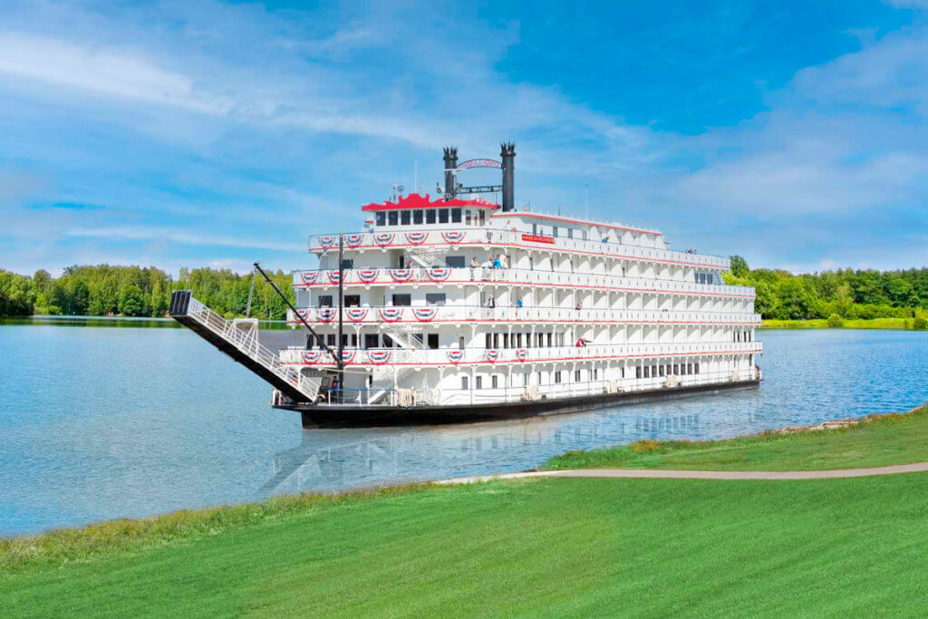 American Splendor on the Mississippi River