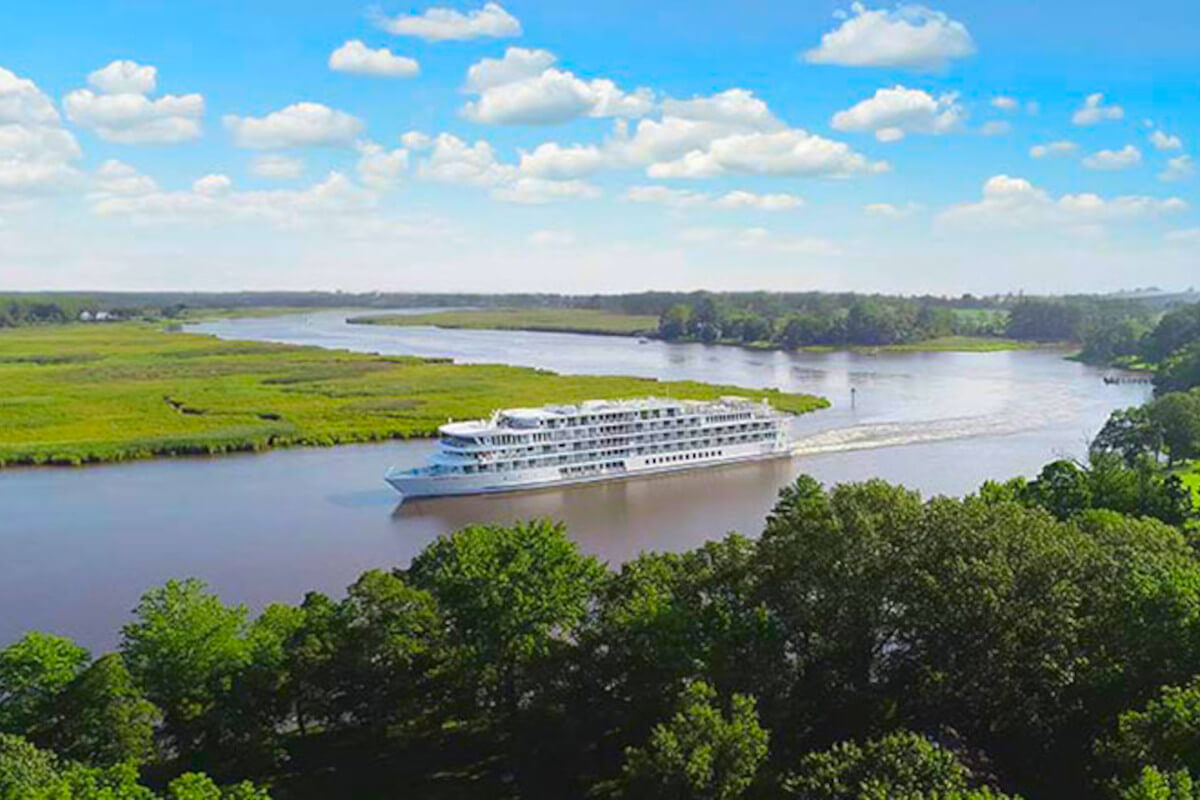 American Cruise Lines ship sailing the Mississippi River