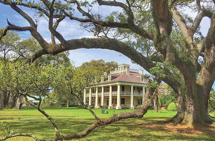 A historic plantation in Louisiana, Houmas House Plantation has two story pillars on all sides, grand porches and is set amongst beautiful grounds and gardens.