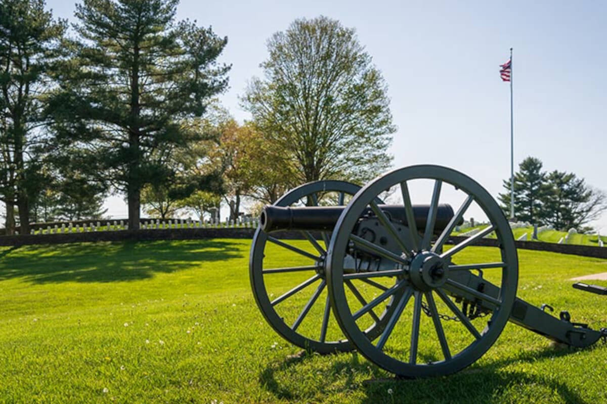 Cannon at military cemetery in Tennessee