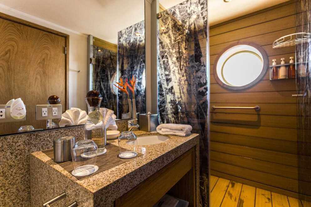 Bathroom in MS cabin aboard Delfin III