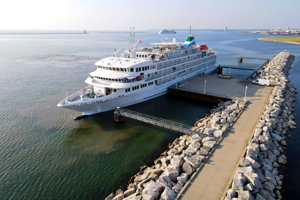 Pearl Mist docked at Milwaukee, Wisconsin
