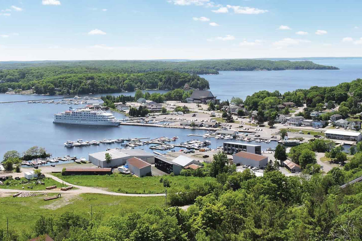 Pearl Mist cruise ship docked in a Great L:akes port town