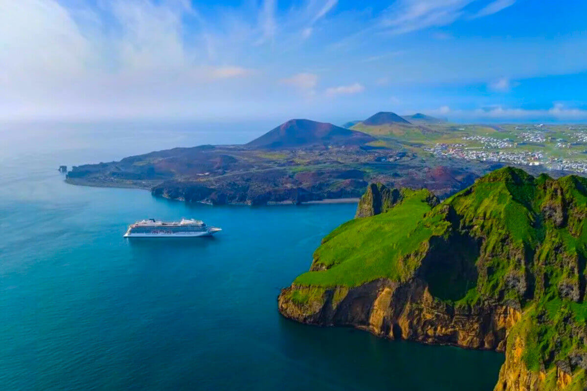 Viking Saturn along the Iceland coastline