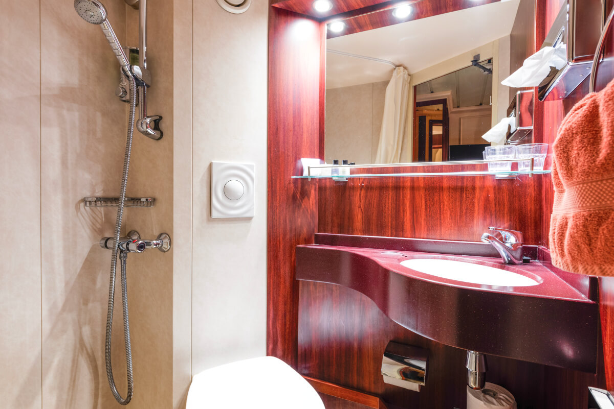 Cabin bathroom aboard Lord of the Glens