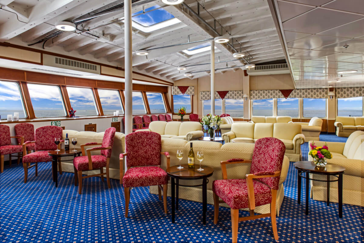 Pacific Lounge aboard Pearl Mist